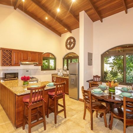 "Hana'S Celeste Retreat" Large Modern Villa Sleeps 6 On 20 Acres Of Nature! Бихагуа Экстерьер фото